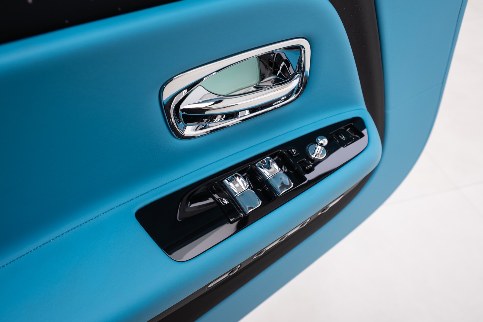 2025 ROLLS ROYCE SPECTRE  FULL OPTION